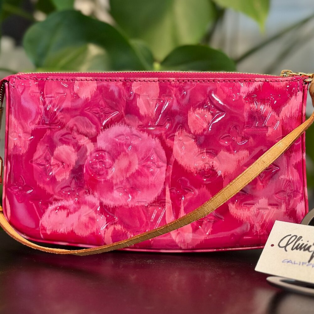 Louis Vuitton Vernis Ikat Pochette Accessoire Wristlet- hot pink!